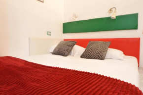 Bellissimo Mini Appartamento a Tema Bandiera Italiana, Potente Wi-Fi, 3 linee metropolitane dietro casa, Collegato Direttamente con Aeroporto di Malpensa e Rho fiera